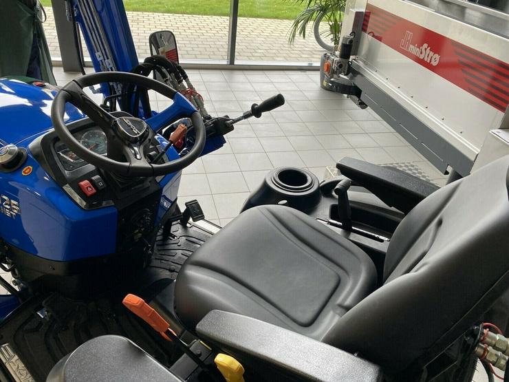 Kleiner manueller Traktor Solis 26 mit 26 PS