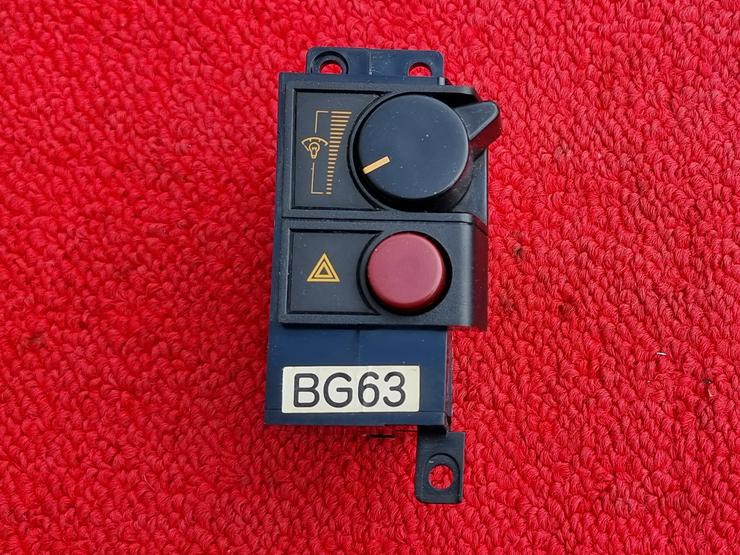 Bild 2: ❌ Schalter Warnblinker Licht Instrument Mazda 323 BF BW bis400000