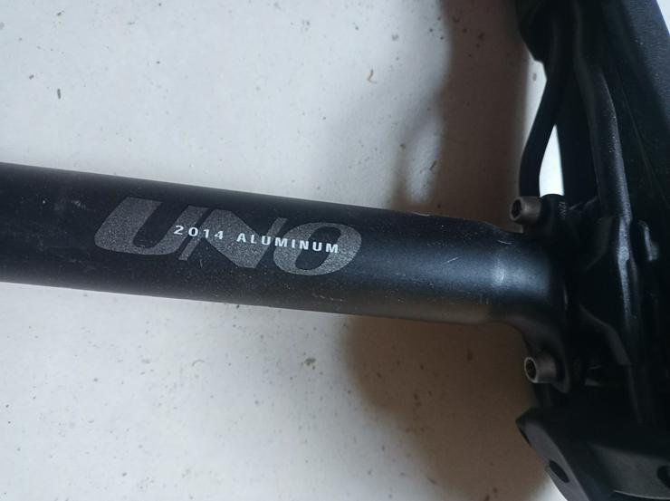 Bild 4: MTB - FIZIK-Sattel und UNO 2015 Aluminium-Sattelstütze 