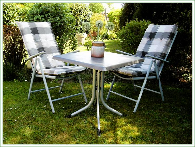 5-er Set: KETTLER Klapptisch & 2 Hochlehner-Klappsessel mit Hochlehner-Polsteraufla­gen, gebraucht.