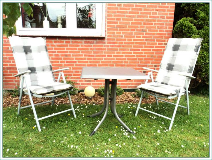 Bild 3: SET: KETTLER Klapptisch & 2 Hochlehner-Klappsessel mit Hochlehner-Polsteraufla­gen, gebraucht.