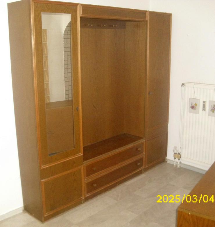 Bild 1: 1x Flur-Garderoben Schrank und 1x Long Sideboard in Nussbaumfarbe