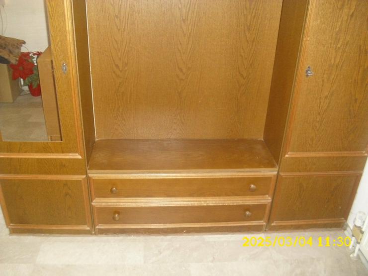 Bild 4: 1x Flur-Garderoben Schrank und Long Sideboard in Nussbaumfarbe