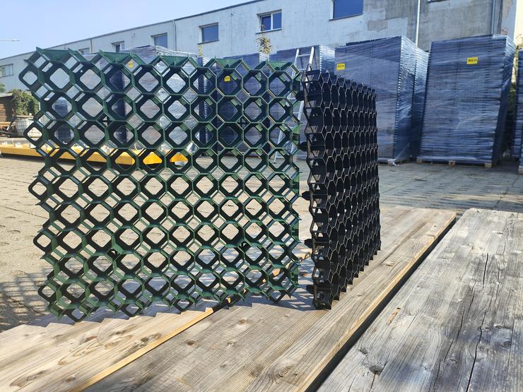 Bild 14: Gartenmatten zur Bodenstabilisierung: Paddockplatten, Rasengitter & Rasenwaben 7,99 EUR/m2