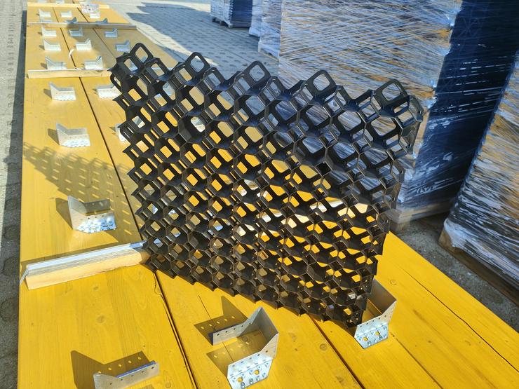 Bild 11: Gartenmatten zur Bodenstabilisierung: Paddockplatten, Rasengitter & Rasenwaben 7,99 EUR/m2