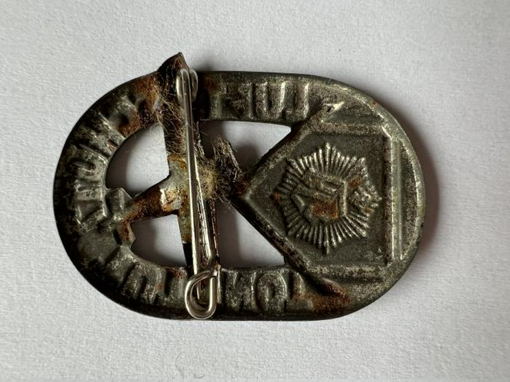 Bild 2:  Blechabzeichen vom RLB "Luftschutz tut Not" Deutsches Reich