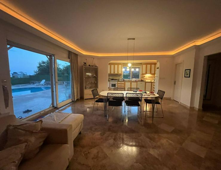 Bild 6: 1065 Diese exklusive 4-Zimmer-Villa, vereint Luxus, Komfort und eine erstklassige Lage. in Oba,  Ikamet ist  möglich. 