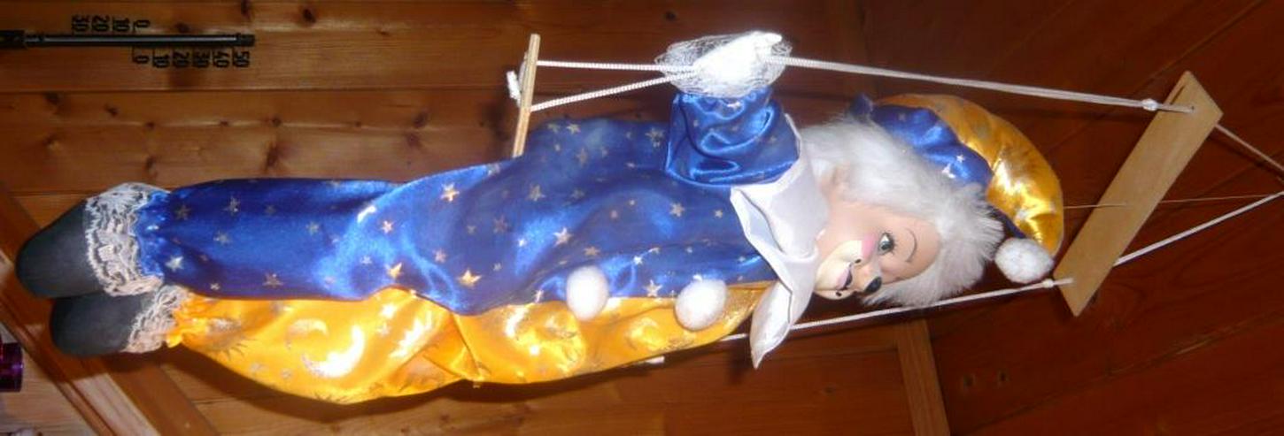 Bild 4: Großer Harlekin Clown Puppe auf Schaukel sitzend Top Deko