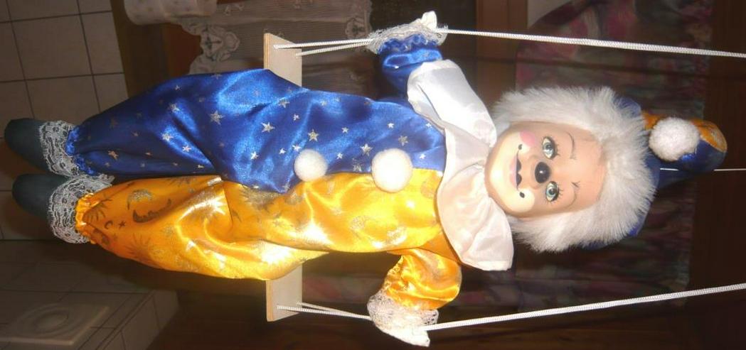 Bild 3: Großer Harlekin Clown Puppe auf Schaukel sitzend Top Deko