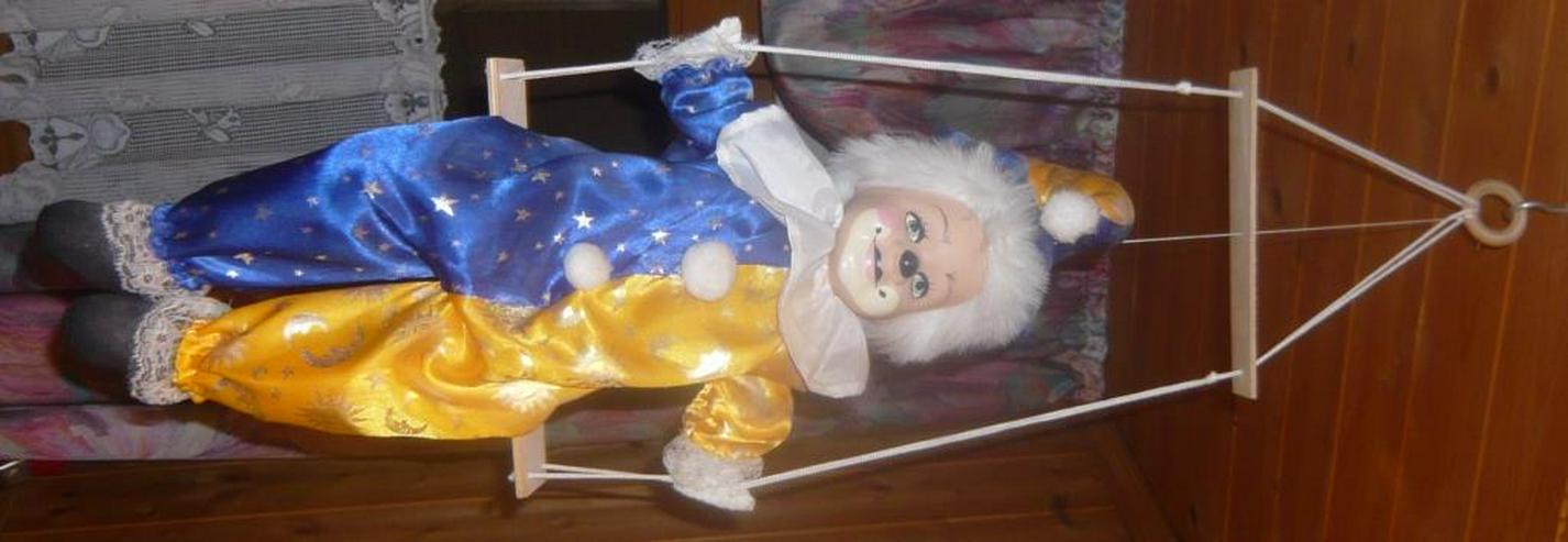 Bild 2: Großer Harlekin Clown Puppe auf Schaukel sitzend Top Deko