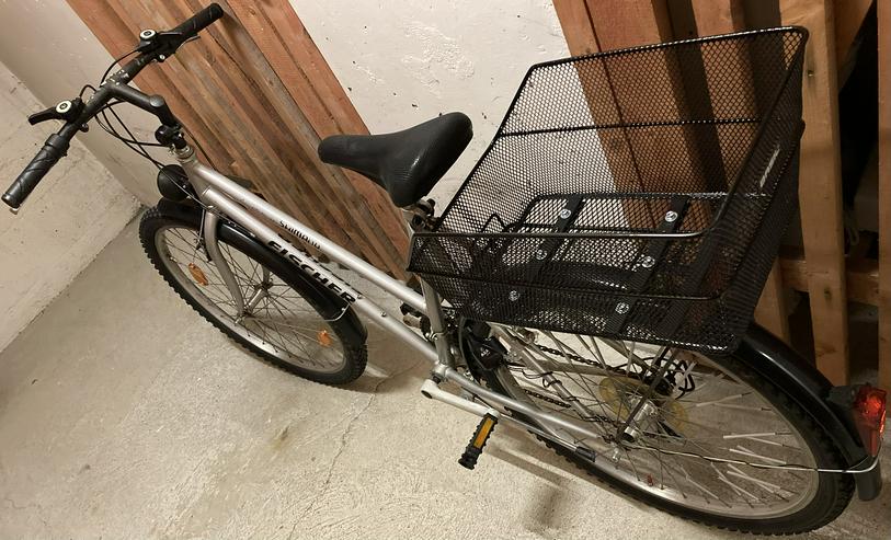 Bild 3: Damenfahrrad MTB Fischer, Räder 26 Zoll, Rahmenhöhe 49½ cm, 18 Gänge, Beleuchtung, Schutzbleche, Korb, Klingel