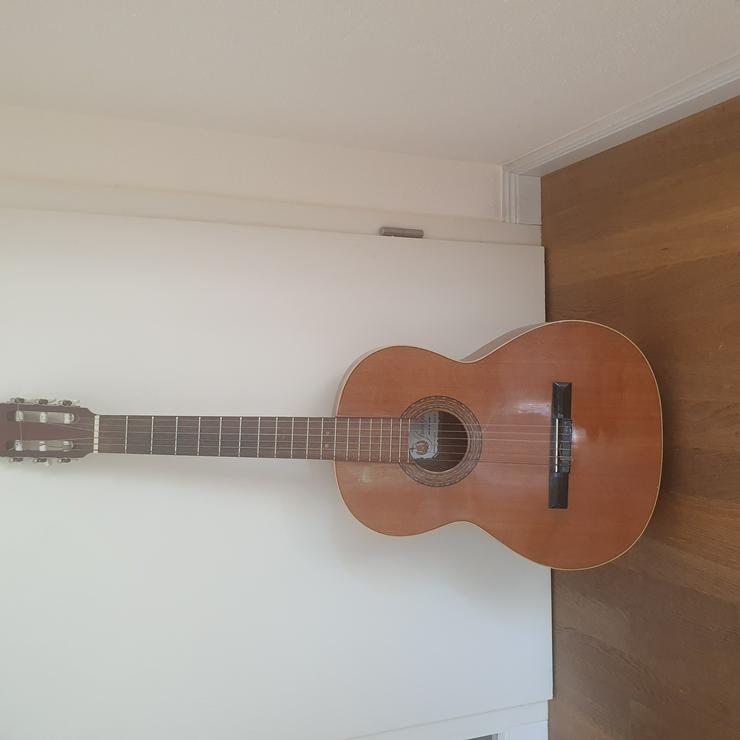 Akustikgitarre in gutem Zustand zu verschenken