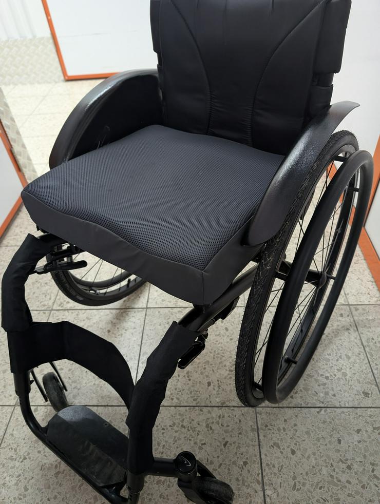 Bild 3: Küschall Rollstuhl K Serie schwarz