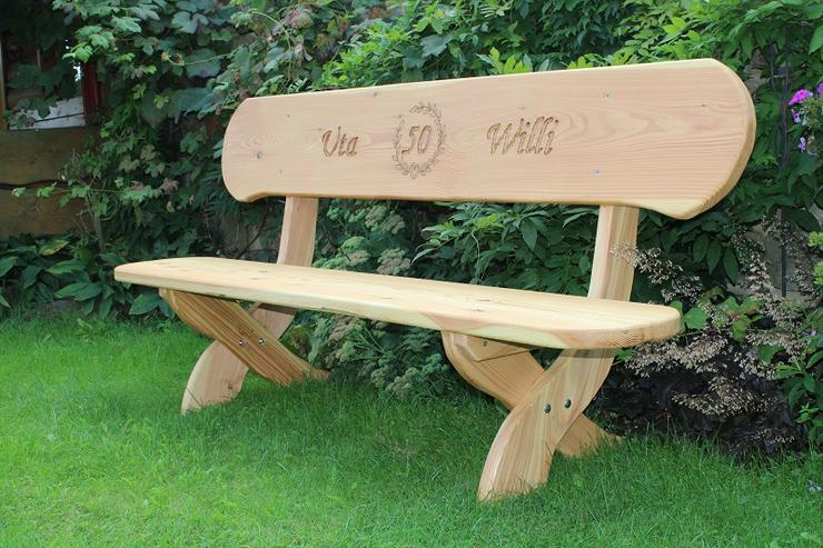 Gartenbank mit Gravur. Hochzeitsgeschenk. Krongartmöbel.