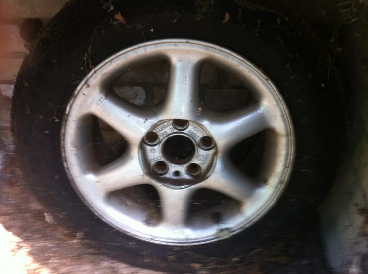 Alufelgen für Volvo 850 15", ohne Abdeckung, Reifen schon älter+Dachträger 850er. 