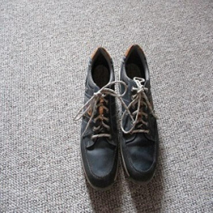 Bild 2: Herrn Schuhe