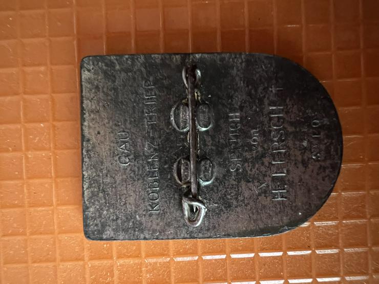 Bild 2:  WHW Metallabzeichen von 1940/41 Gau Koblenz-Trier 2. Weltkrieg