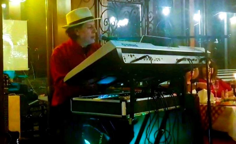 Italienische & Deutsche Livemusik Gesang Keyboard Gitarre 