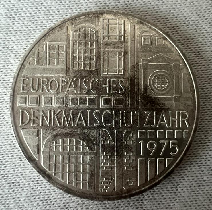 Bild 2: Zum 50. Jubeljahr eine 5 DM Silber-Gedenkmünze von 1975