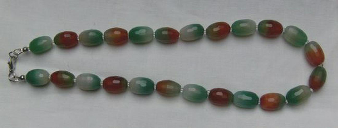 Bild 4: Edelsteinkette mit einen Regenbogenachat