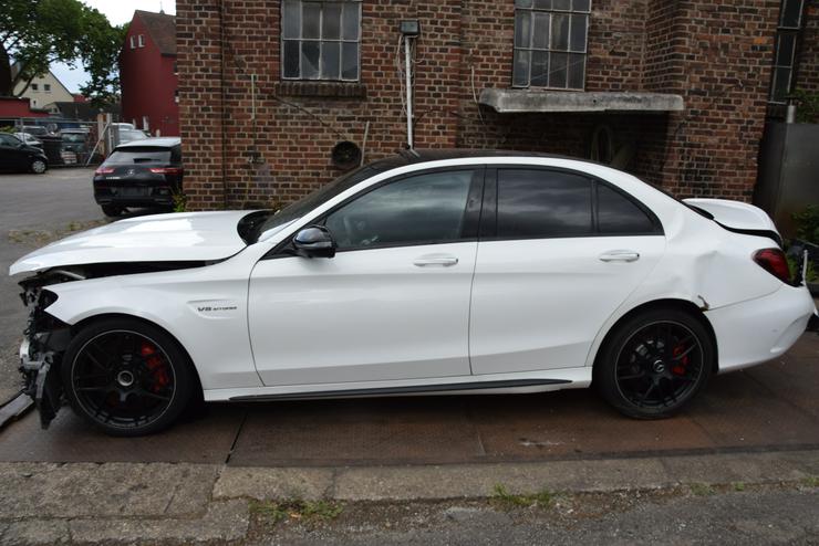 Bild 3: Mercedes-Benz C-Klasse C 63 S AMG Panoramadach 360°-Kamera