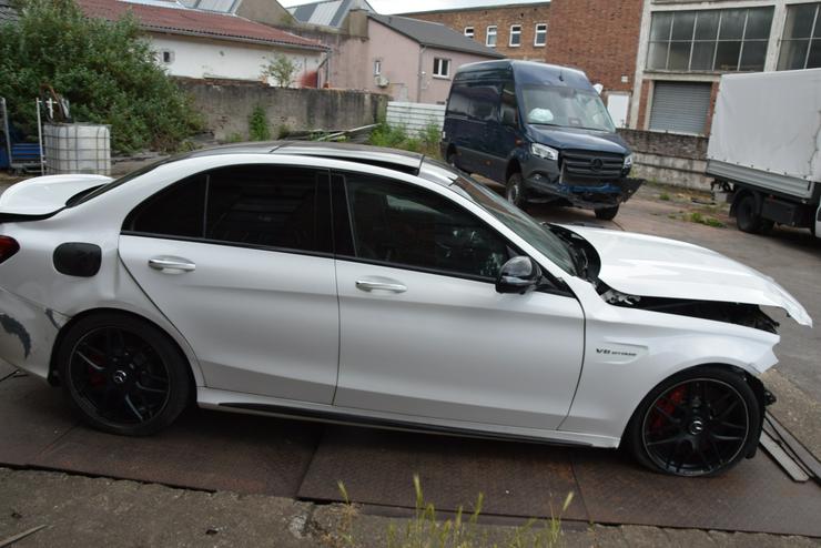 Bild 6: Mercedes-Benz C-Klasse C 63 S AMG Panoramadach 360°-Kamera