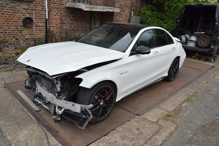 Bild 2: Mercedes-Benz C-Klasse C 63 S AMG Panoramadach 360°-Kamera