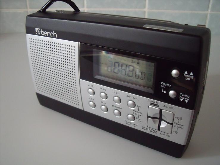 Bild 10: Tragbares  UKW FM AM  Radio Tisch Radio tragbar Bataree.+ Geschenk .