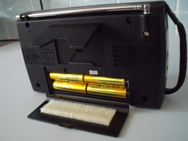 Bild 7: Tragbares  UKW FM AM  Radio Tisch Radio tragbar Bataree.+ Geschenk .
