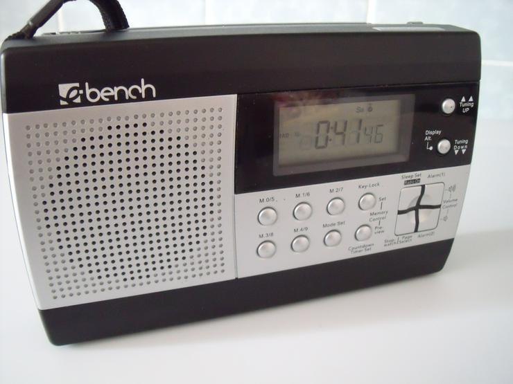 Bild 9: Tragbares  UKW FM AM  Radio Tisch Radio tragbar Bataree.+ Geschenk .