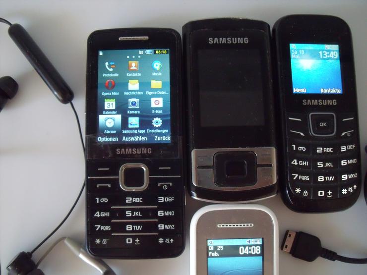 Bild 13: Gebrauchte Handys ,Samsung , 4 Stück und Kopfhören + Geschenk S K.