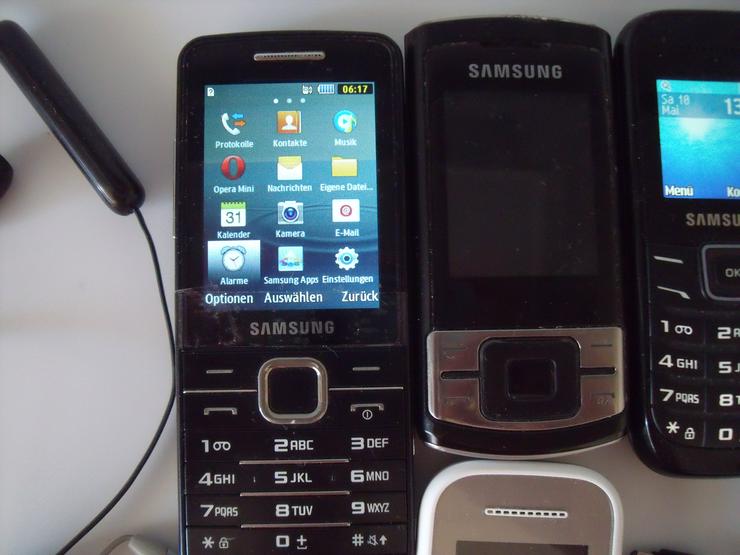 Bild 8: Gebrauchte Handys ,Samsung , 4 Stück und Kopfhören + Geschenk S K.