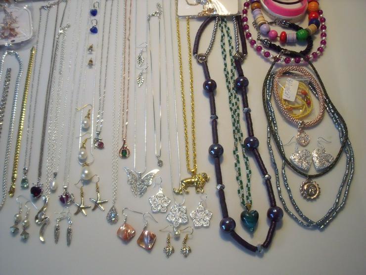 Bild 3: Konvolut Schmuck Silber 925, Gold 24 Kr , Ketten Ringe,Ohringe..Ca 75 Stück .