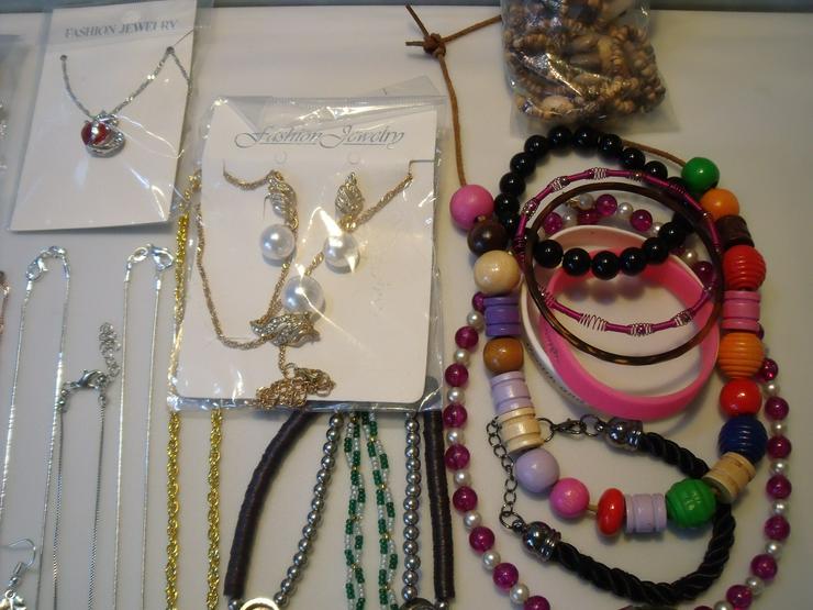 Bild 7: Konvolut Schmuck Silber 925, Gold 24 Kr , Ketten Ringe,Ohringe..Ca 75 Stück .