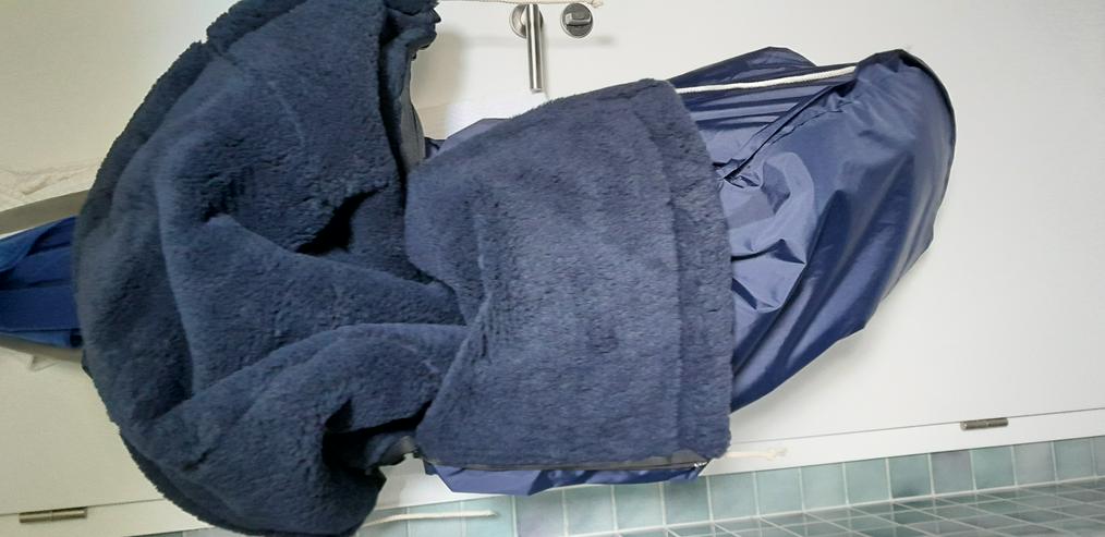Bild 6: Neu, unbenutzt: 1 Sitzsack für Rollstuhlfahrer, dunkelblau, ganz mit Webpelz gefüttert