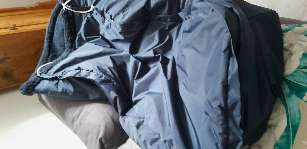 Neu, unbenutzt: 1 Sitzsack für Rollstuhlfahrer, dunkelblau, ganz mit Webpelz gefüttert