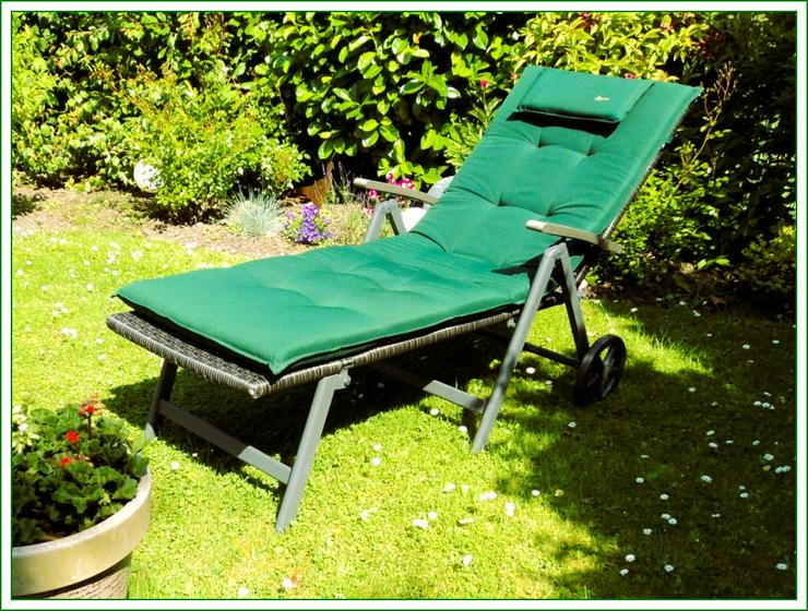 POLYRATTAN-LIEGE, grau-anthrazit mit "Sun Garden" POLSTER-AUFLAGE, grün, gebraucht.