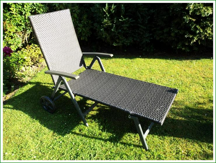 Bild 2: POLYRATTAN-LIEGE, grau-anthrazit mit "Sun Garden" POLSTER-AUFLAGE, grün, gebraucht.