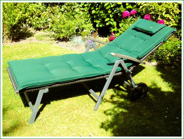 POLYRATTAN-LIEGE, grau-anthrazit mit "Sun Garden" POLSTER-AUFLAGE, grün, gebraucht.