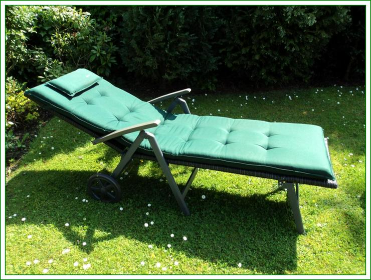 Bild 4: POLYRATTAN-LIEGE, grau-anthrazit mit "Sun Garden" POLSTER-AUFLAGE, grün, gebraucht.