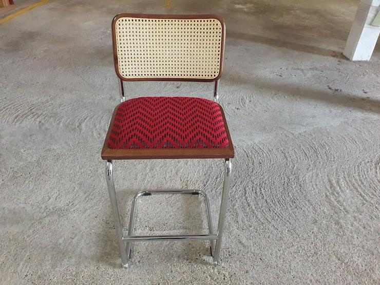Klassischer Barhocker im Bauhaus-Stil