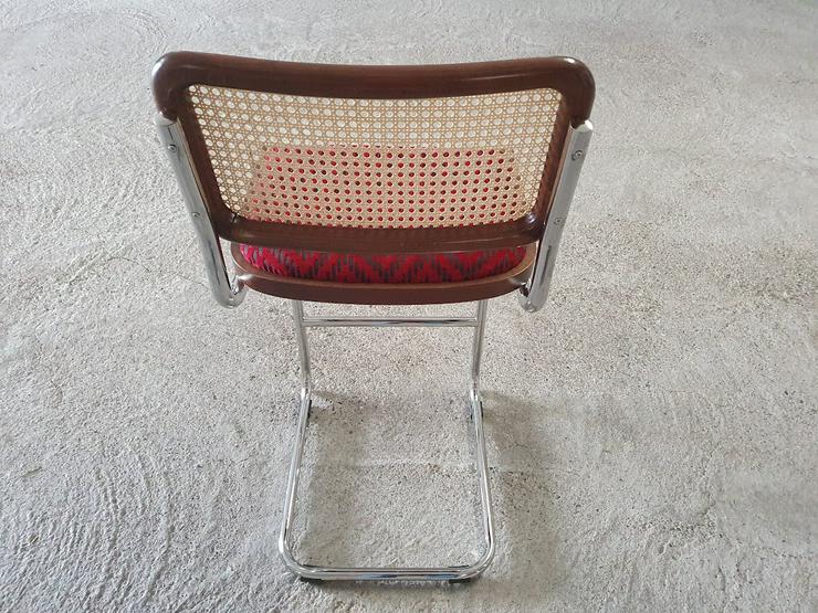 Bild 2: Klassischer Barhocker im Bauhaus-Stil