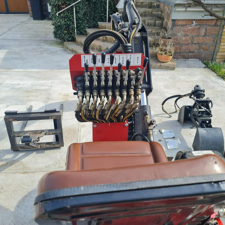 Bild 5: Minibagger RH-D500 mit Räder