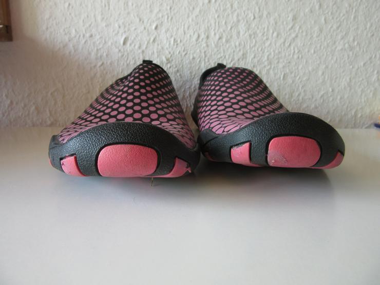 Bild 3: Pinkes Strandkleid Größe 146/152 mit pinker Jacke und pinken Wasserschuhen