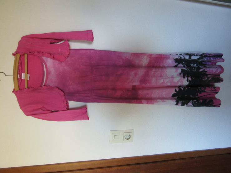 Pinkes Strandkleid Größe 146/152 mit pinker Jacke und pinken Wasserschuhen