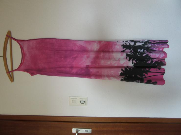 Bild 7: Pinkes Strandkleid Größe 146/152 mit pinker Jacke und pinken Wasserschuhen
