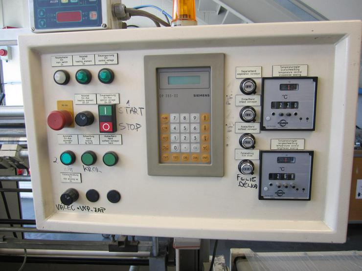 Bild 6: Verpackungsmaschine Folieranlage mit Schrumpftunell