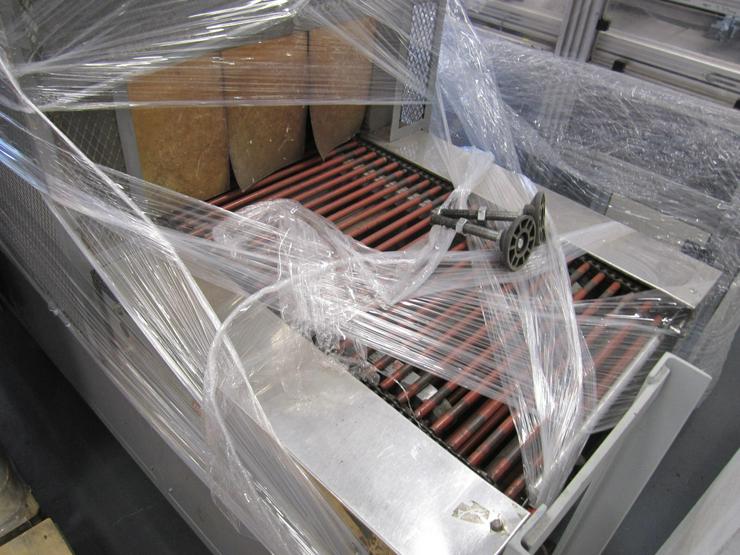 Bild 12: Verpackungsmaschine Folieranlage mit Schrumpftunell