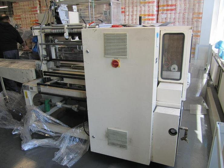 Bild 3: Verpackungsmaschine Folieranlage mit Schrumpftunell