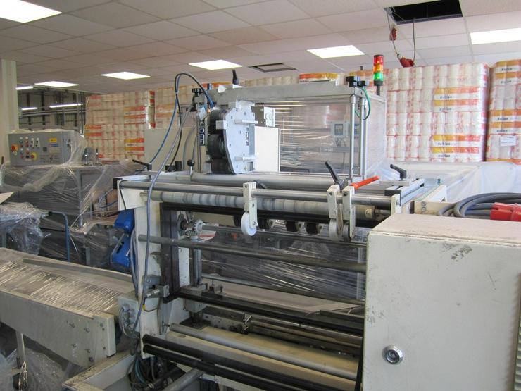 Bild 4: Verpackungsmaschine Folieranlage mit Schrumpftunell